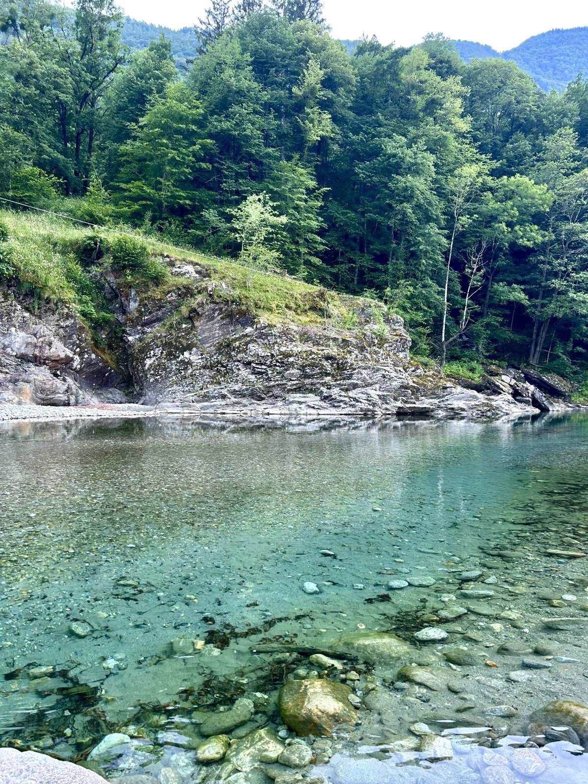 Maggia Fluss mit türkisem Wasser